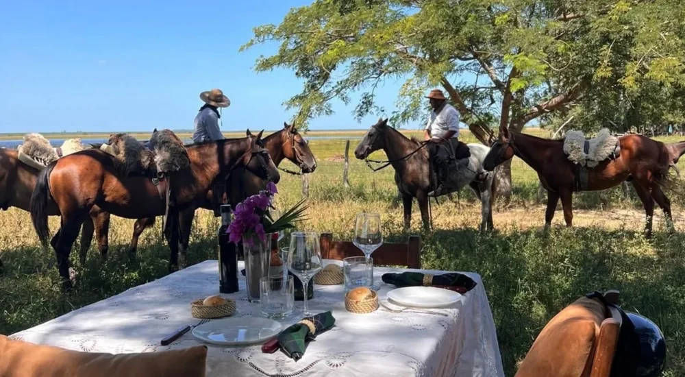 Outdoor wildernesse lunch gaucho trail ride Estancia don Joaquin Corrientes argentina