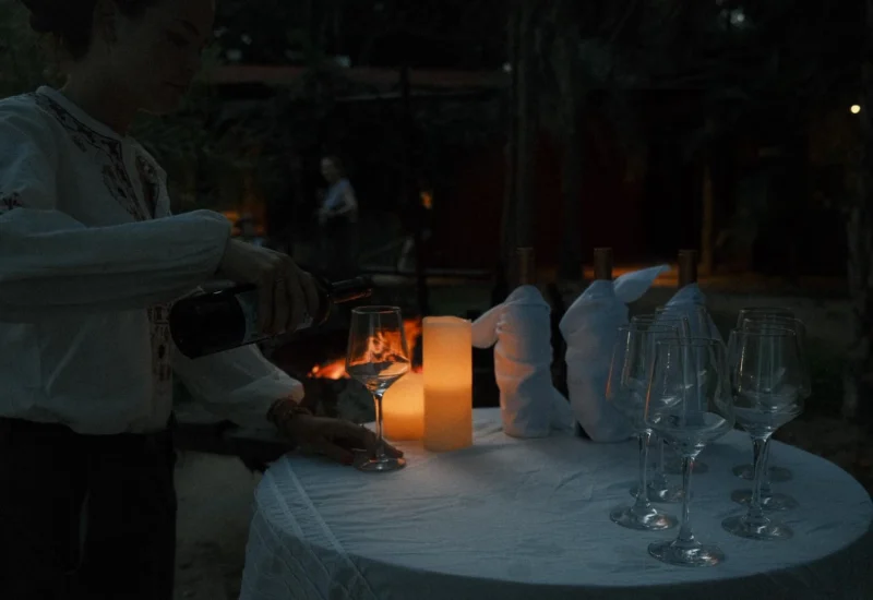 Pouring wines blind wine tasting mendoza wine Estancia don Joaquin Corrientes argentina